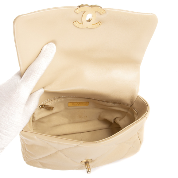 Chanel 19 Flap - Picture 9 of 11